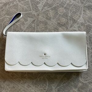 Kate Spade Scalloped White Wristlet